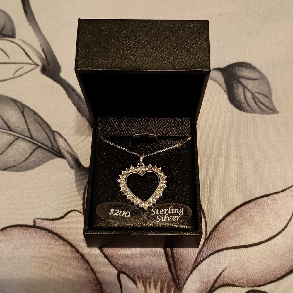 NIB Macy's Radiant Bridge Diamond Heart Sterling Silver SS Necklace
